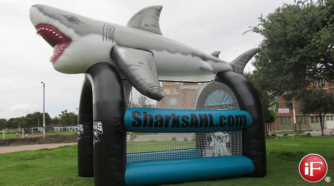 inflatable_3D_shark_pen1